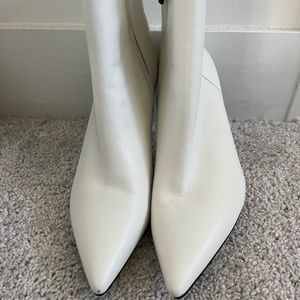 Zoe boots Kendall + Kylie white boots size 9,5